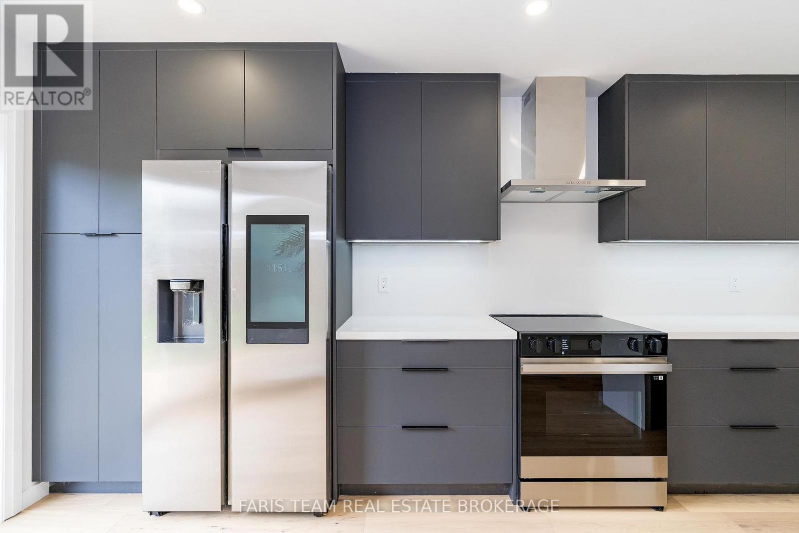 Photo 43 of 233 Wessenger Drive, Barrie ON