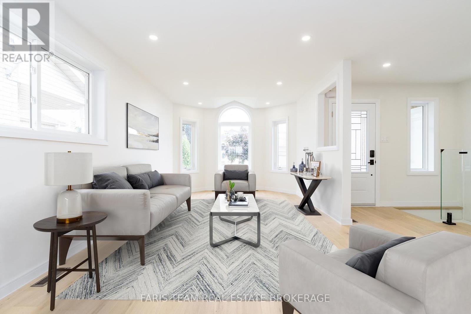 Photo 20 of 233 Wessenger Drive, Barrie ON