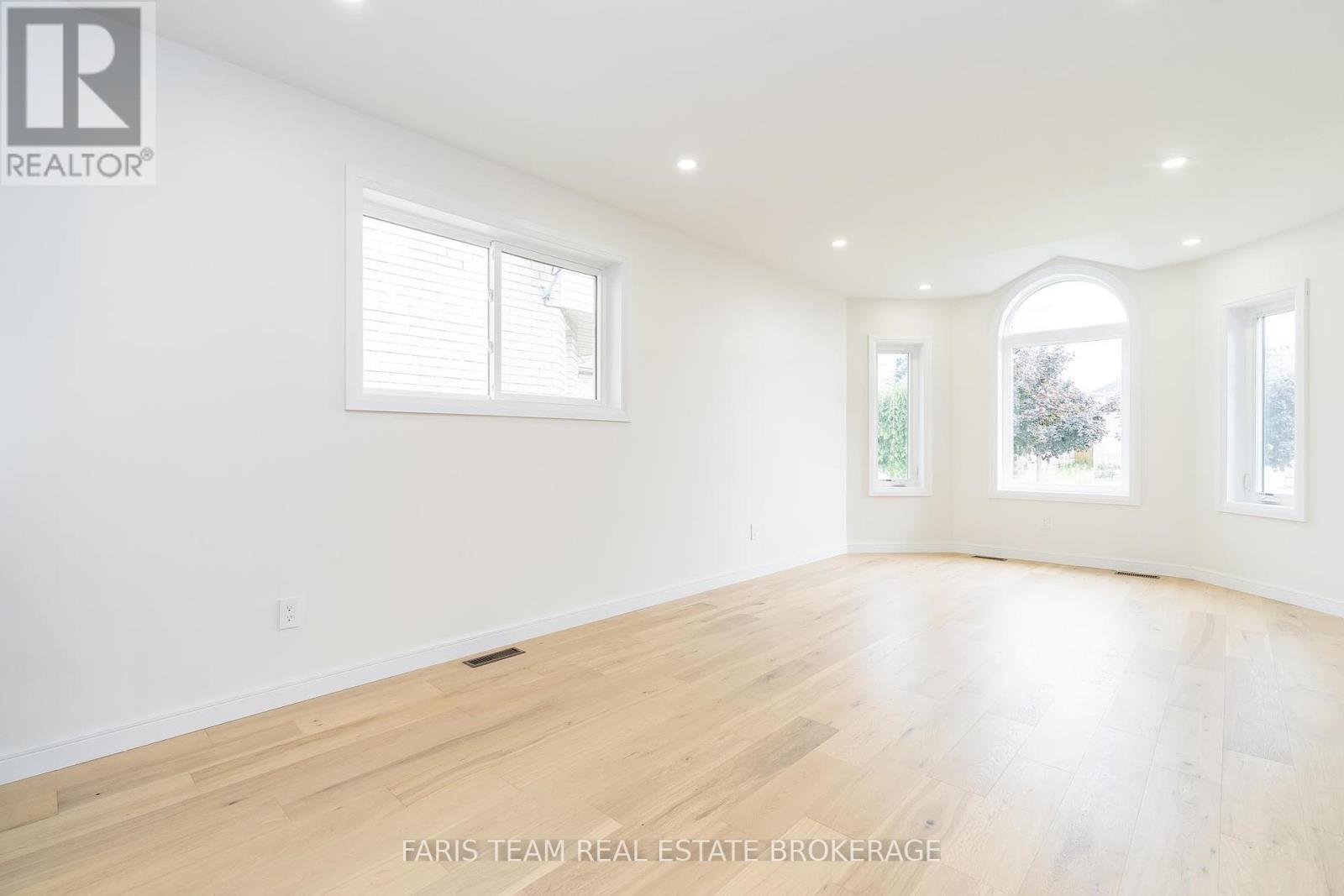 Photo 41 of 233 Wessenger Drive, Barrie ON