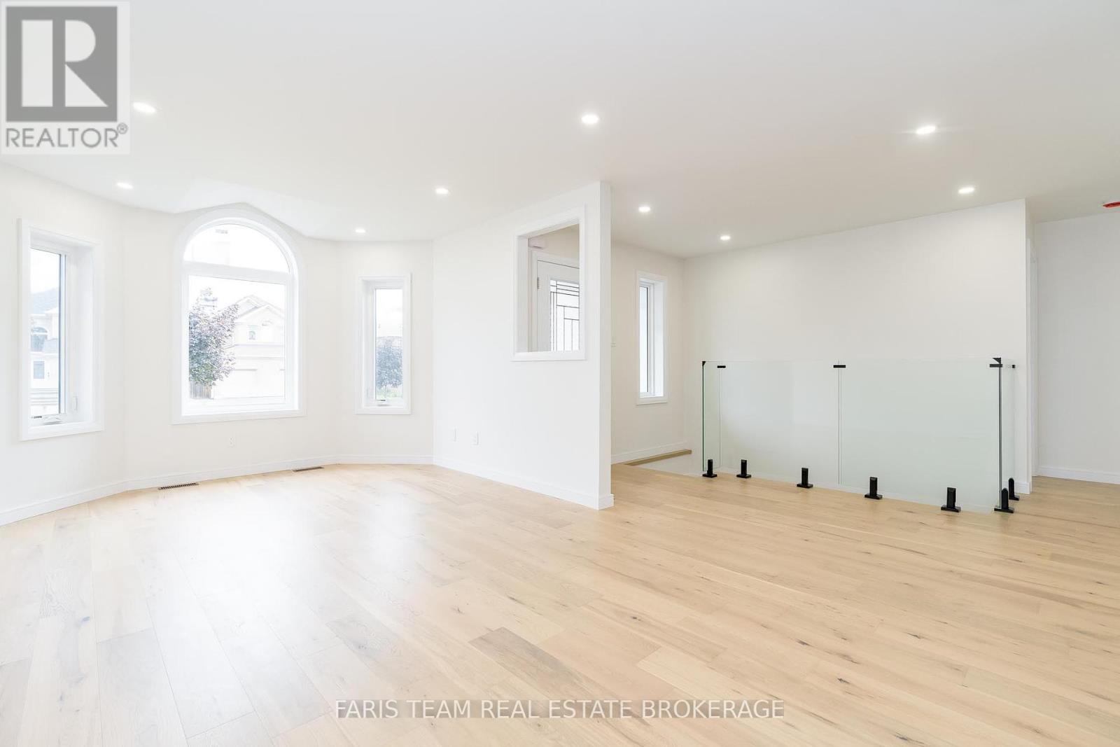 Photo 35 of 233 Wessenger Drive, Barrie ON