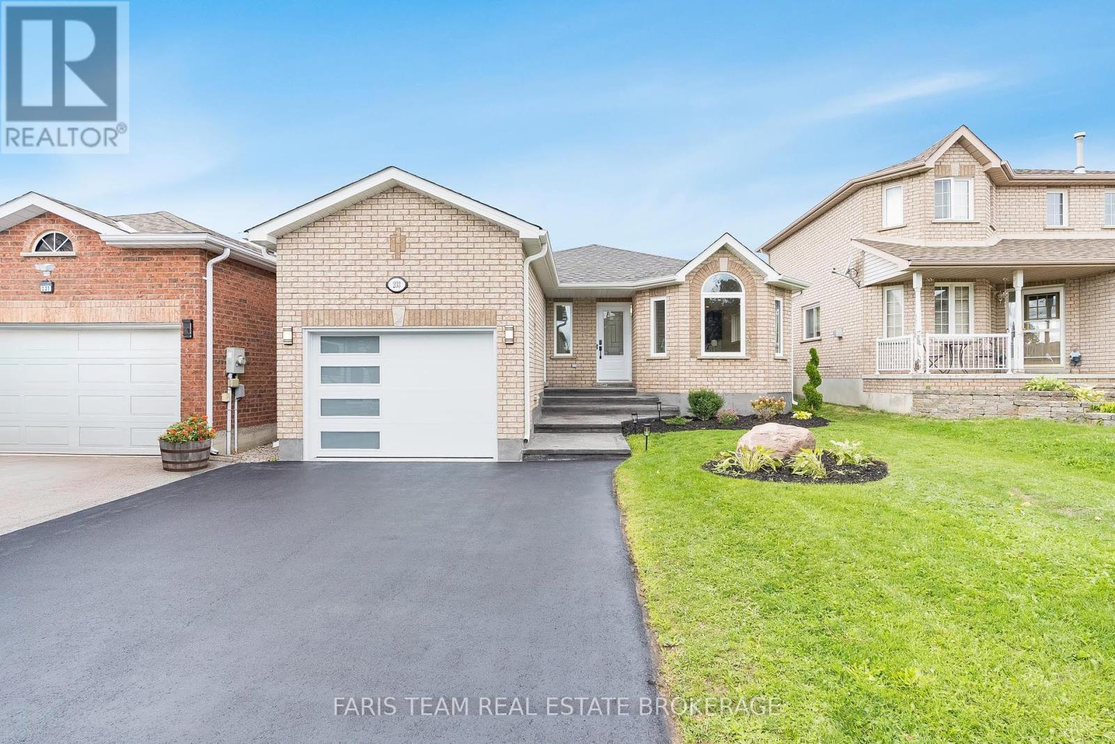 Photo 3 of 233 Wessenger Drive, Barrie ON