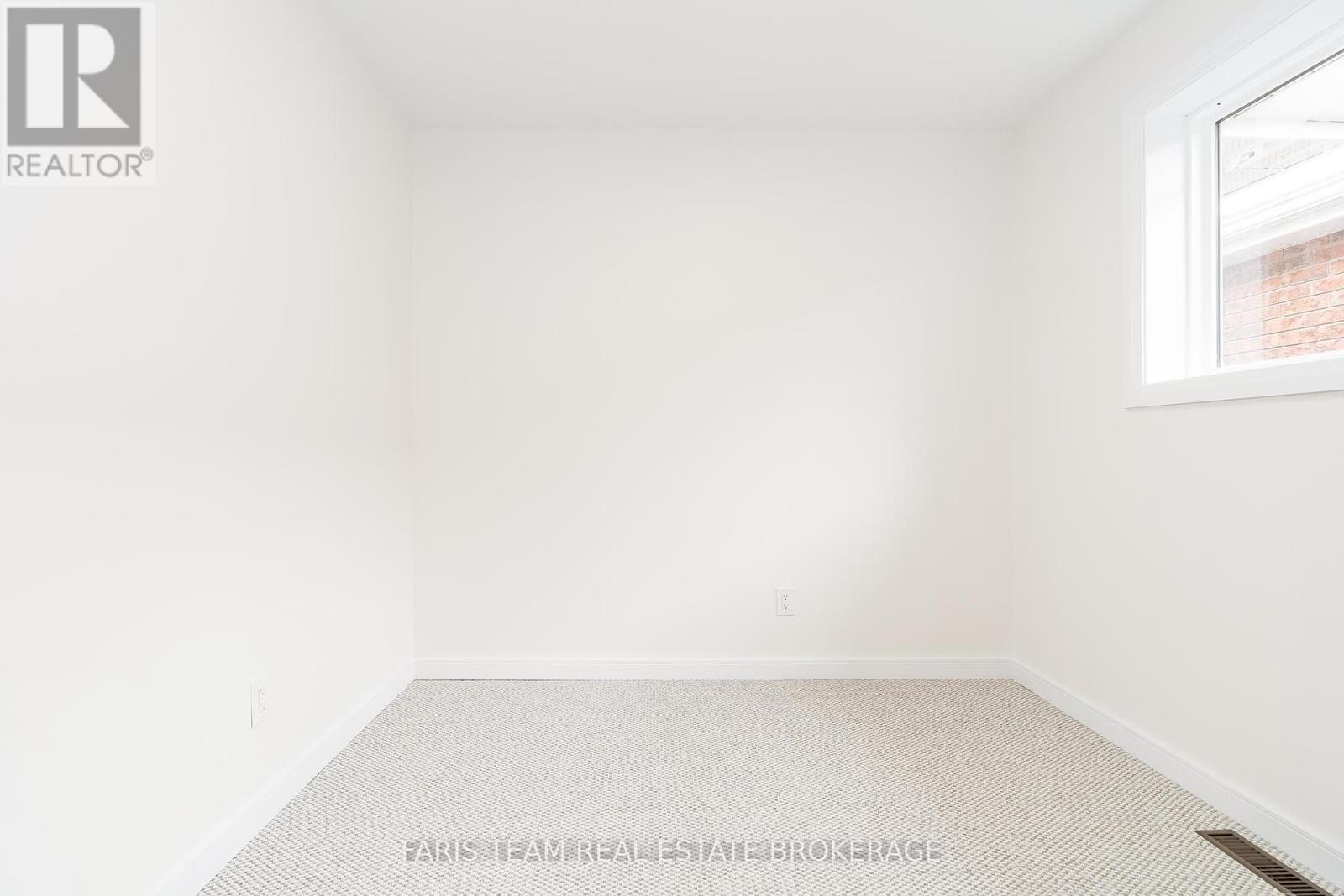 Photo 29 of 233 Wessenger Drive, Barrie ON
