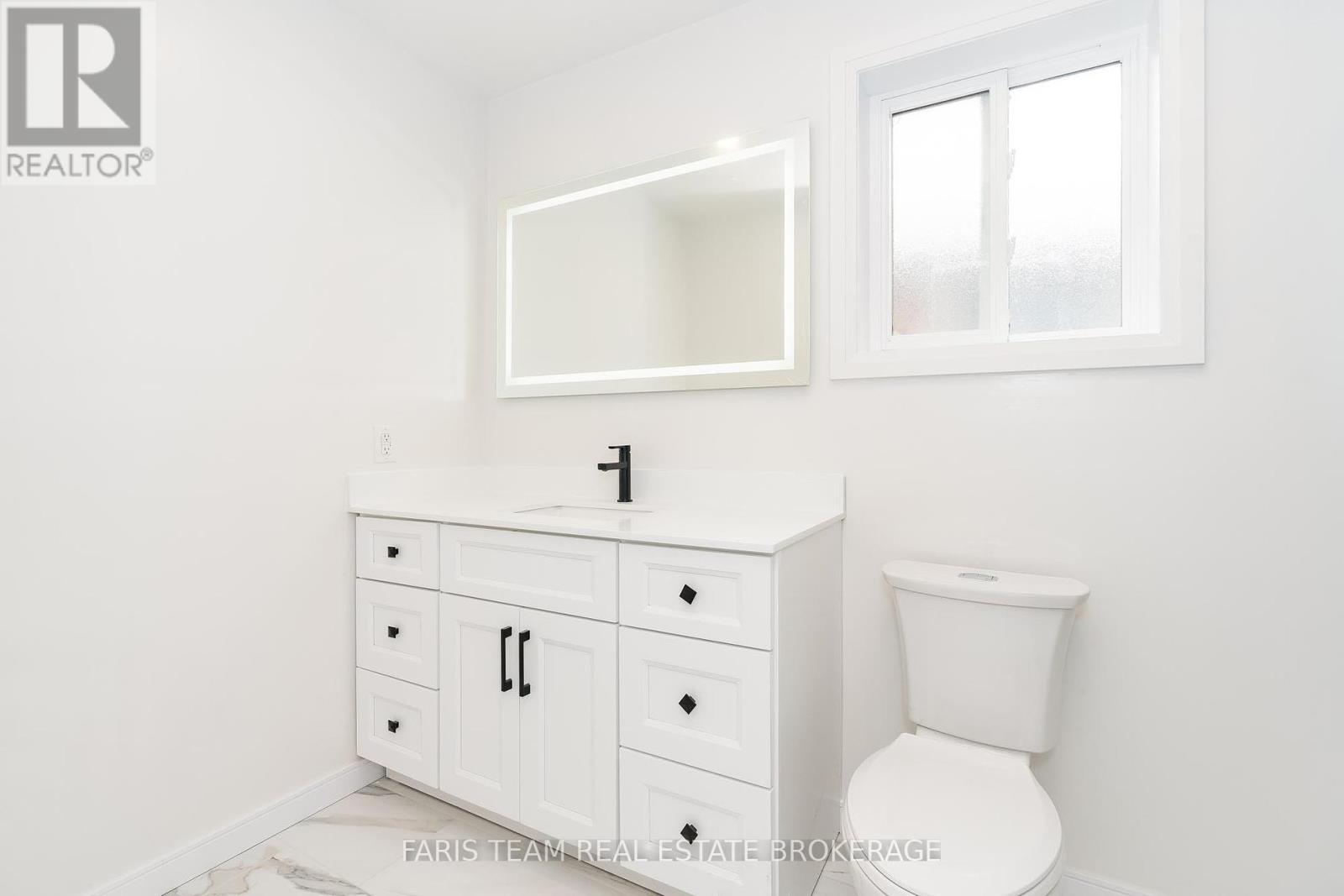 Photo 26 of 233 Wessenger Drive, Barrie ON