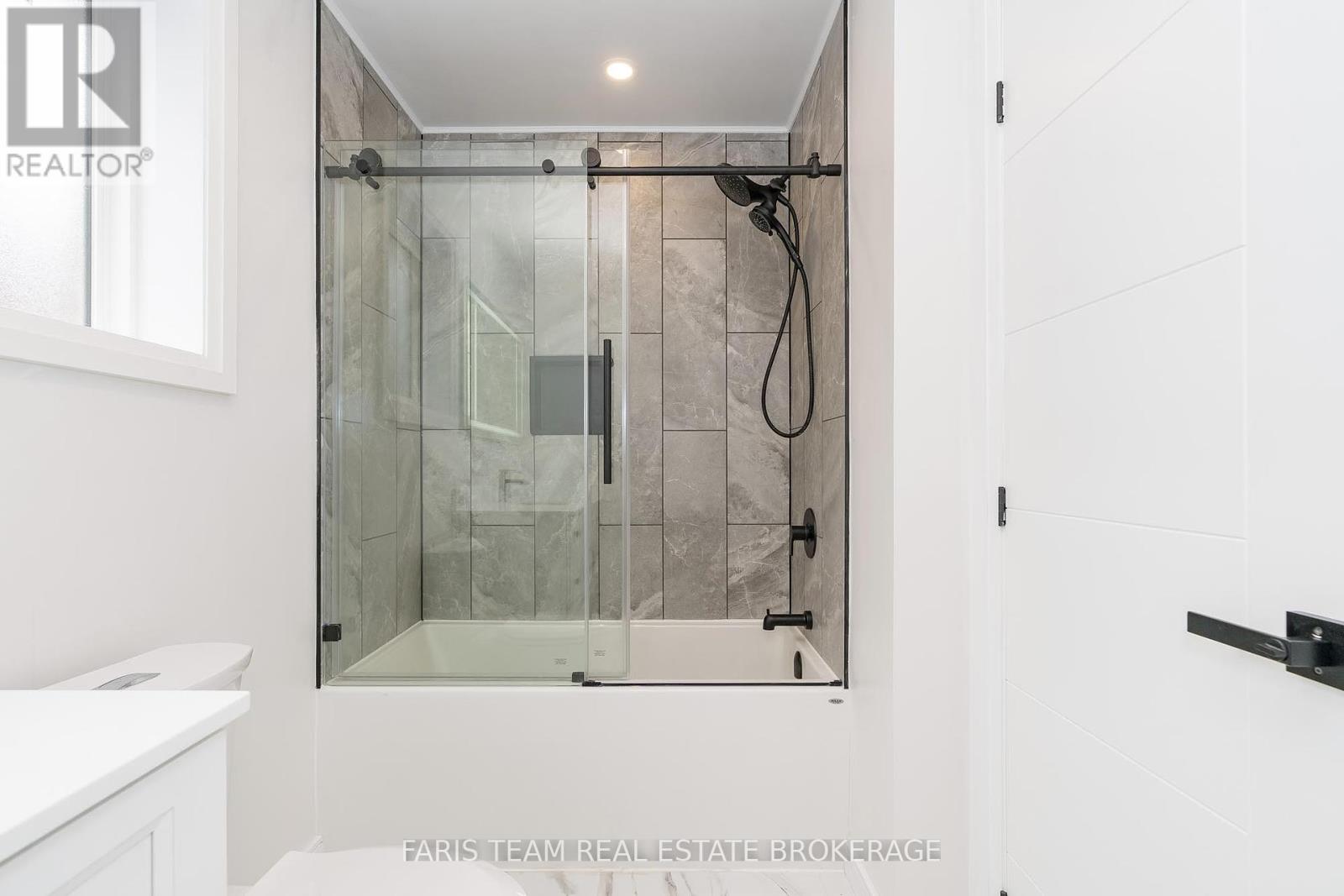 Photo 5 of 233 Wessenger Drive, Barrie ON