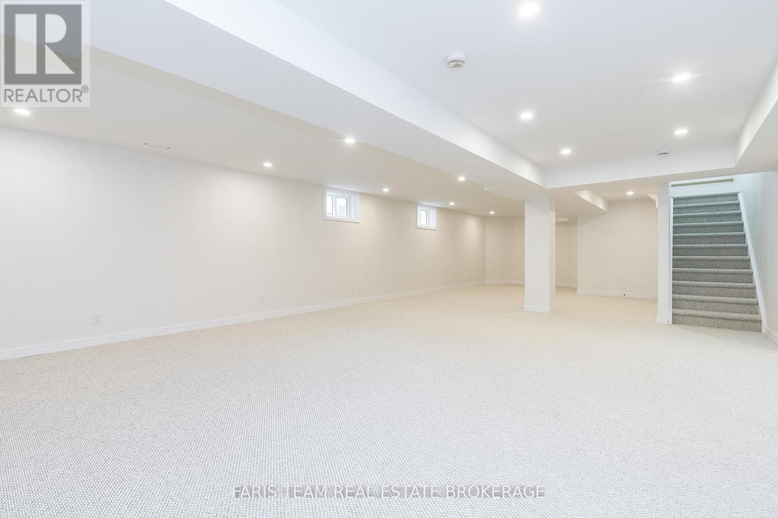 Photo 31 of 233 Wessenger Drive, Barrie ON