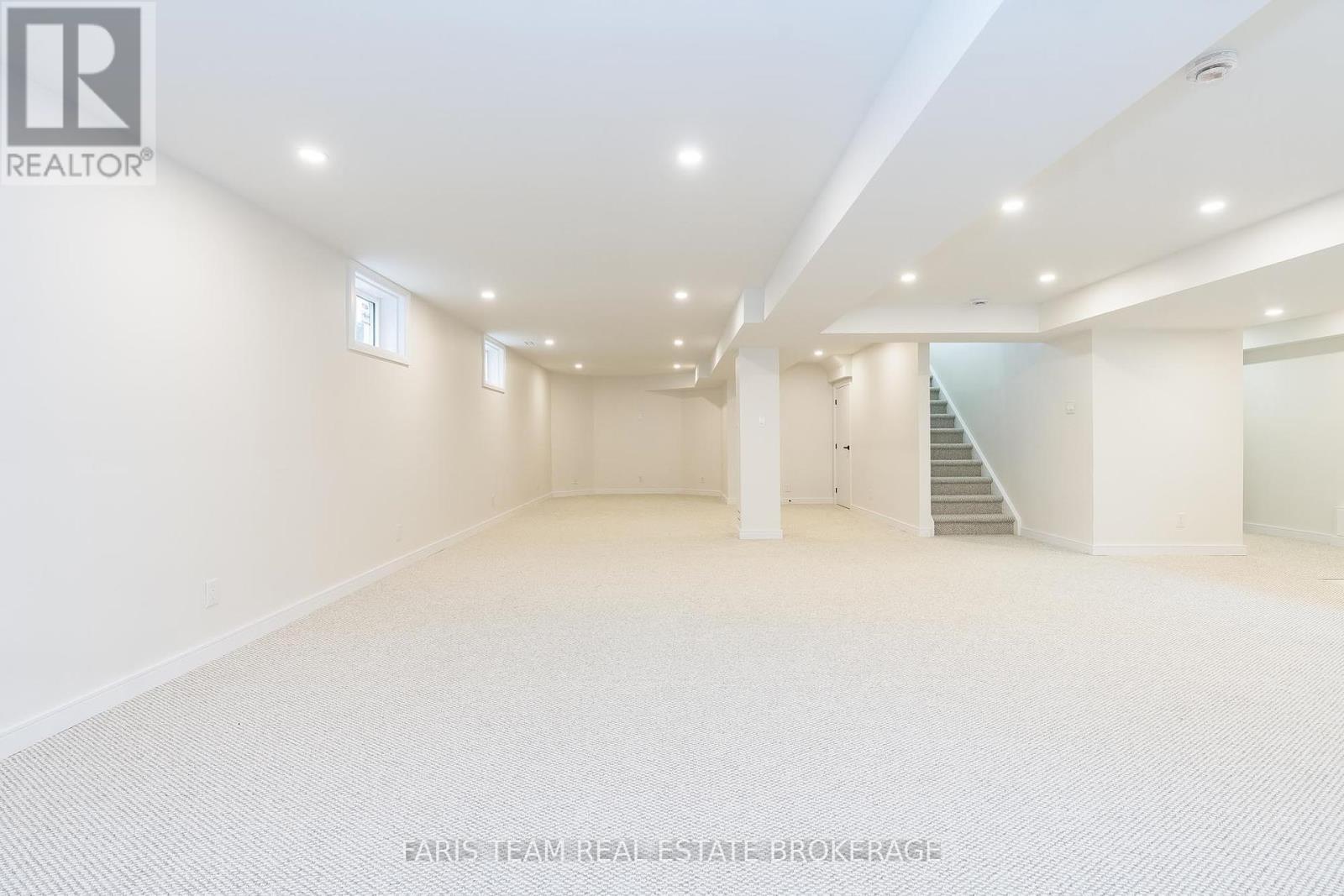 Photo 16 of 233 Wessenger Drive, Barrie ON