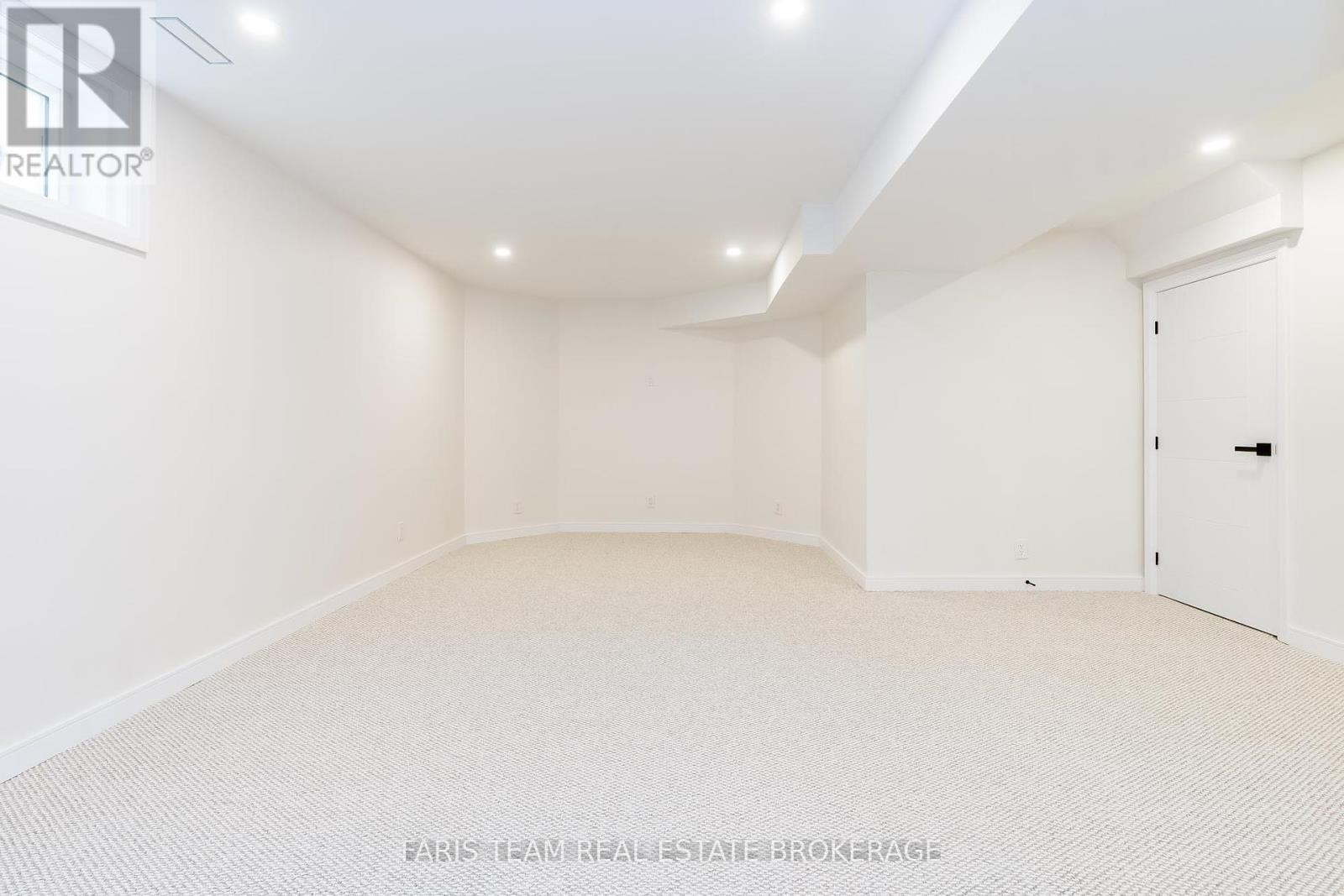Photo 10 of 233 Wessenger Drive, Barrie ON