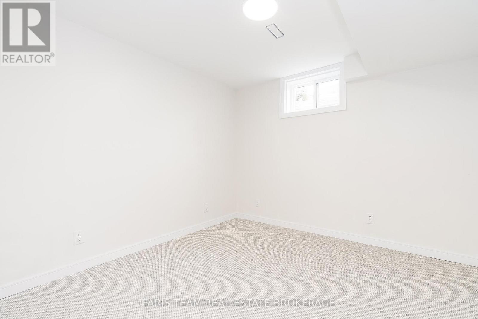 Photo 11 of 233 Wessenger Drive, Barrie ON