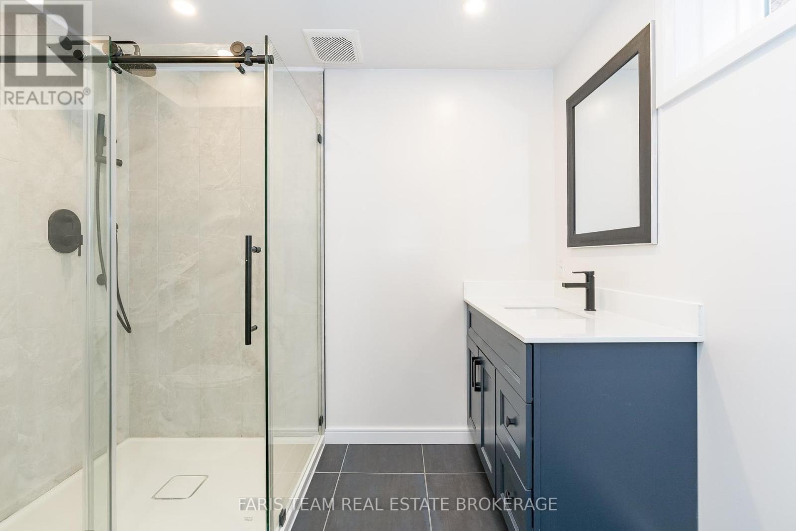 Photo 17 of 233 Wessenger Drive, Barrie ON