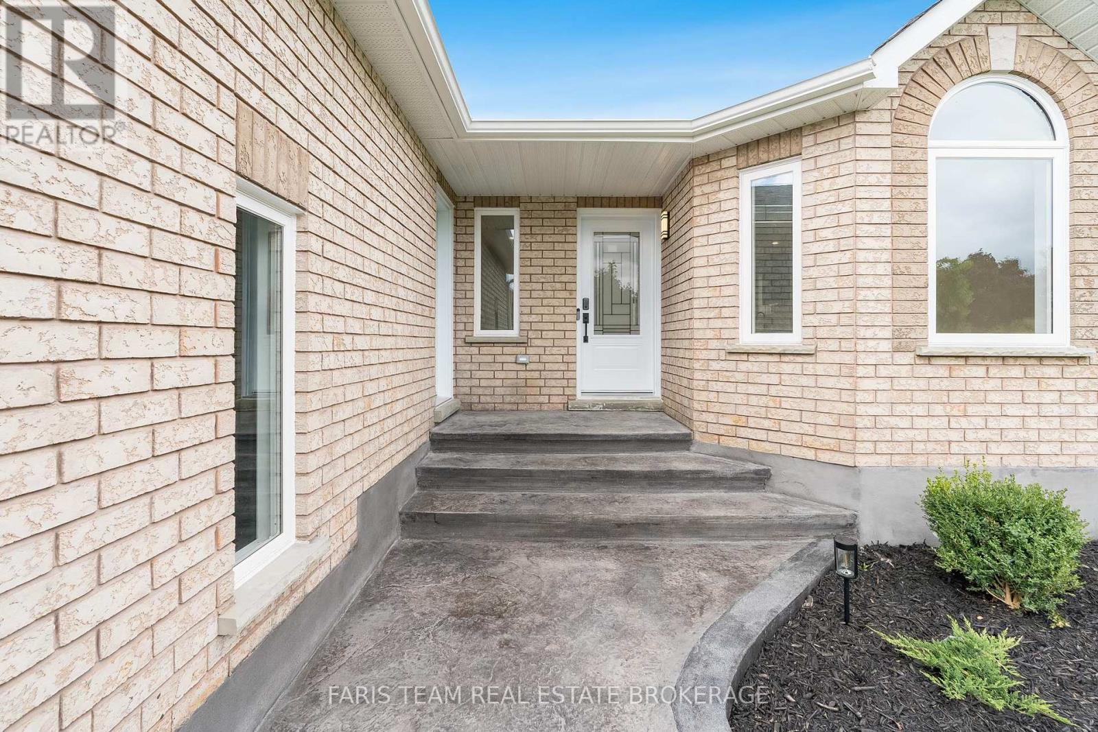 Photo 38 of 233 Wessenger Drive, Barrie ON