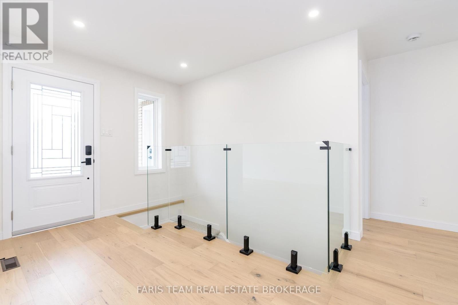 Photo 6 of 233 Wessenger Drive, Barrie ON