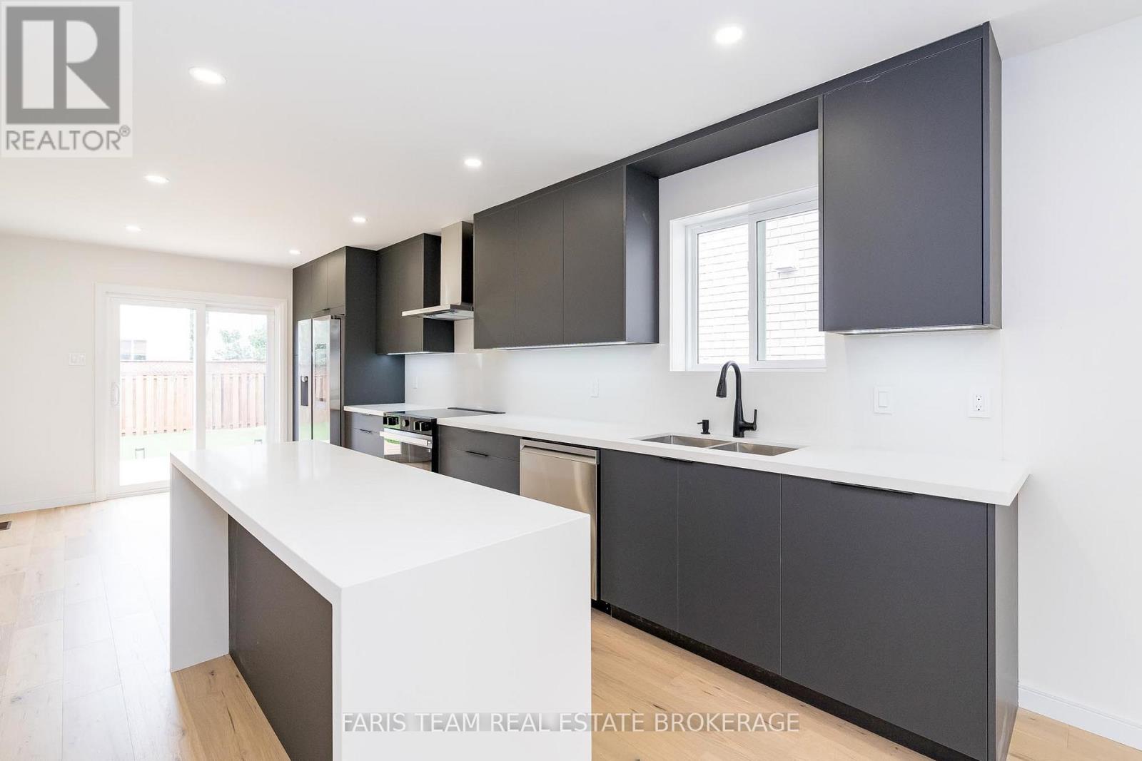 Photo 12 of 233 Wessenger Drive, Barrie ON