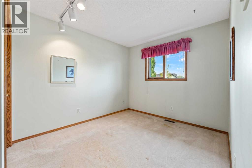 Photo 4 of 185 Lakeside Greens Drive, Chestermere AB