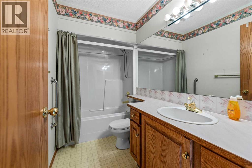 Photo 12 of 185 Lakeside Greens Drive, Chestermere AB