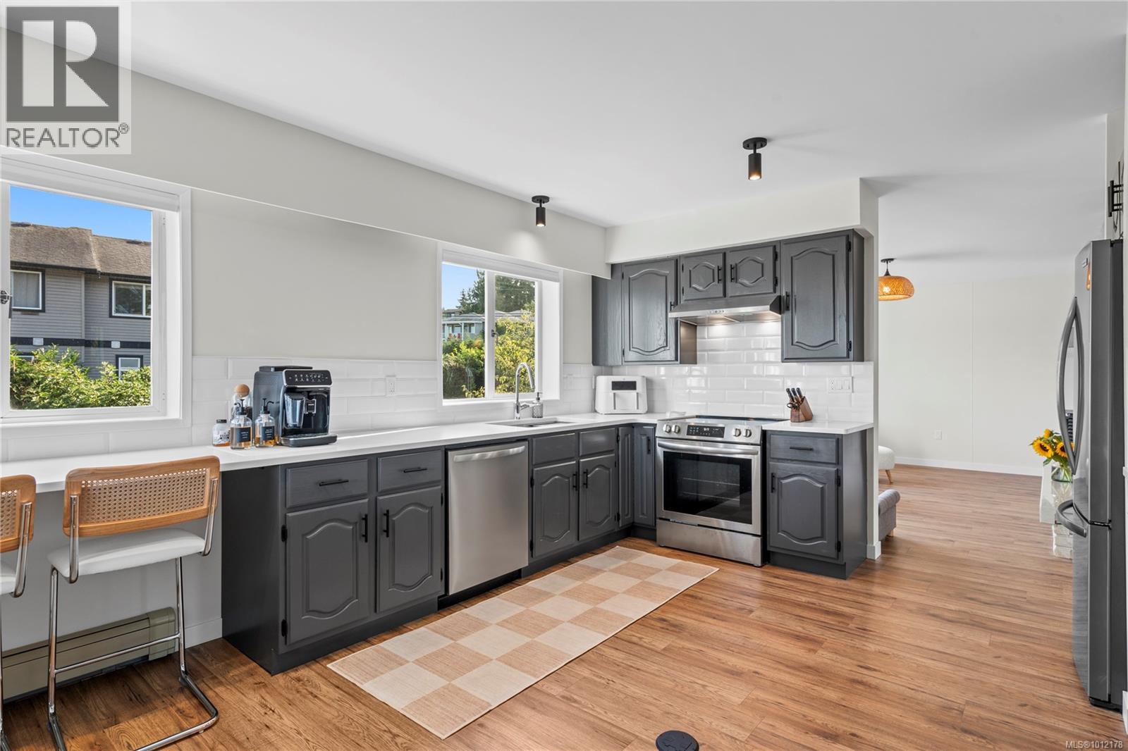 Photo 5 of 3258 Douglas St, Chemainus BC