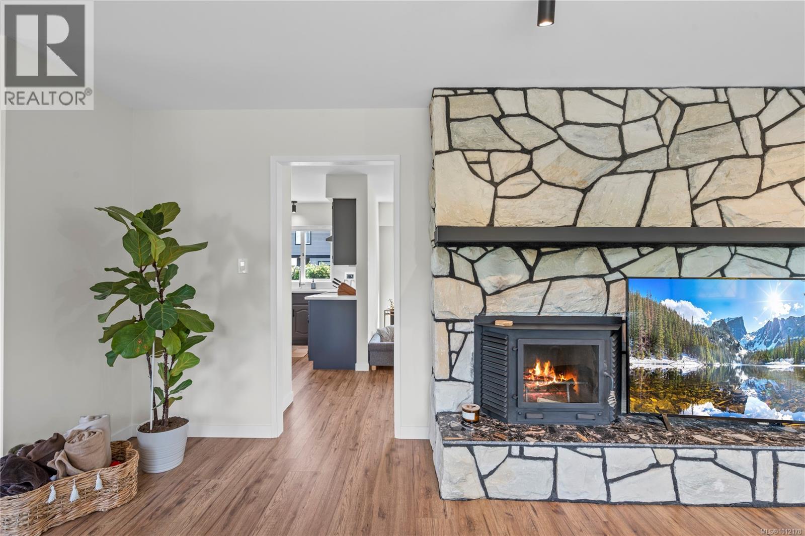 Photo 13 of 3258 Douglas St, Chemainus BC