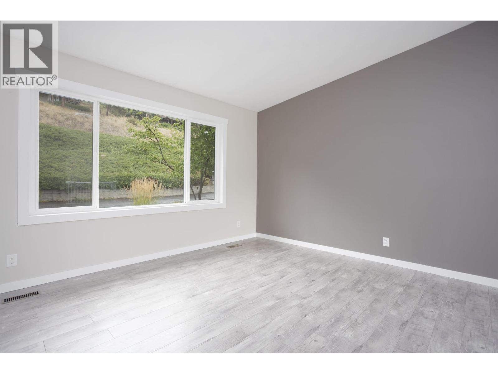 Photo 10 of 254 Terrace Drive, Kelowna BC