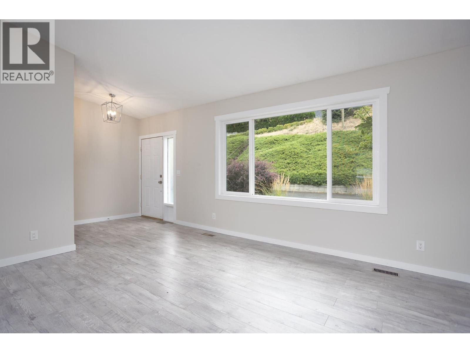 Photo 11 of 254 Terrace Drive, Kelowna BC