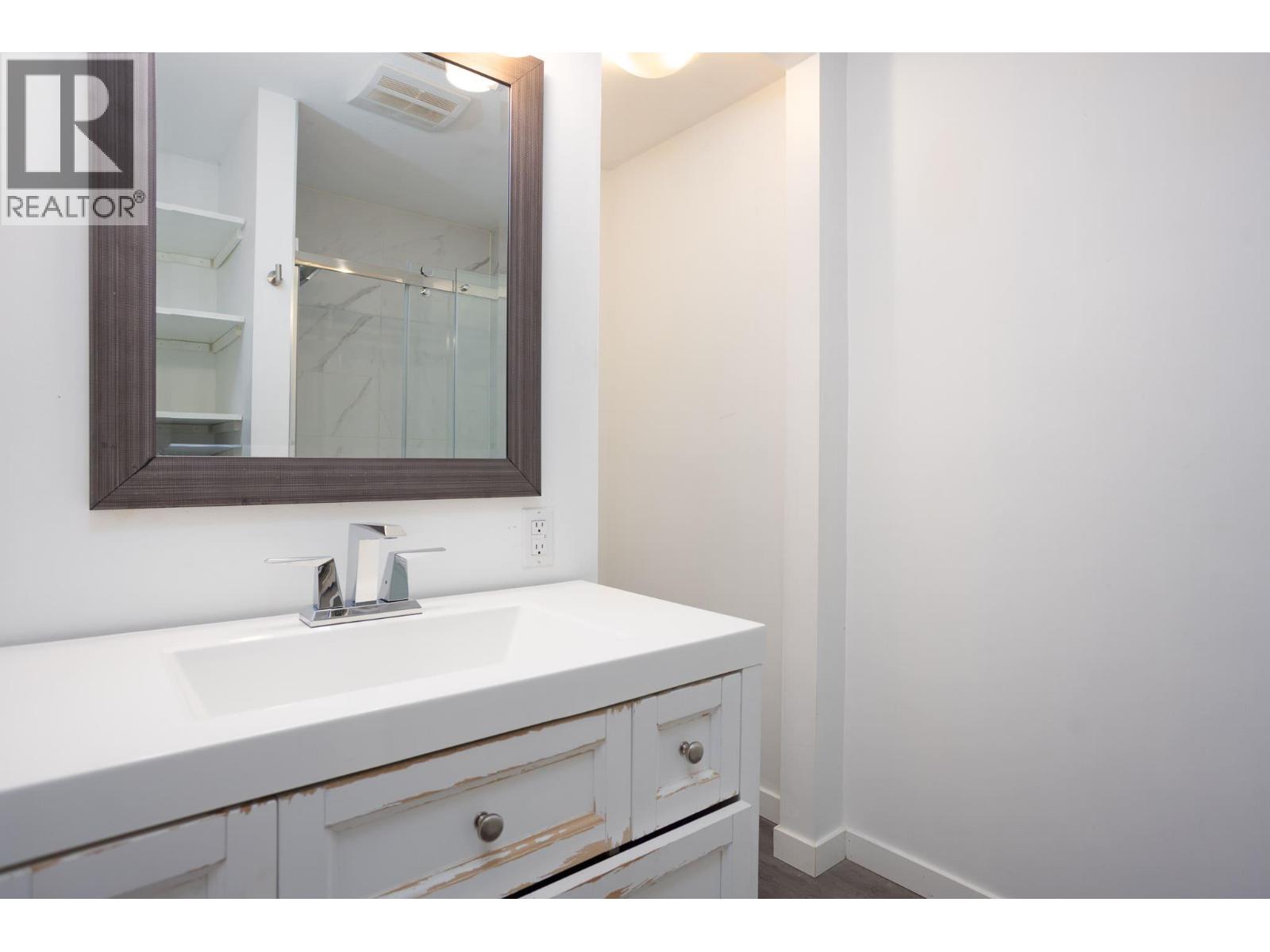 Photo 23 of 254 Terrace Drive, Kelowna BC