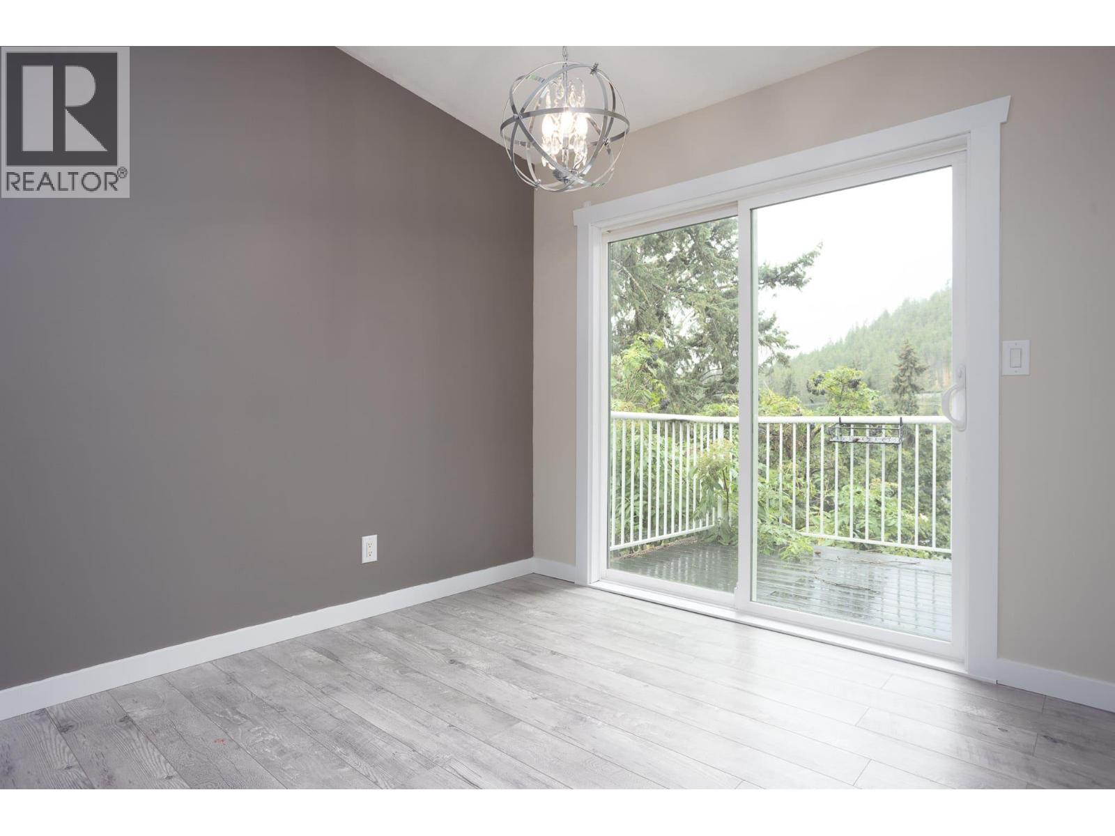 Photo 8 of 254 Terrace Drive, Kelowna BC