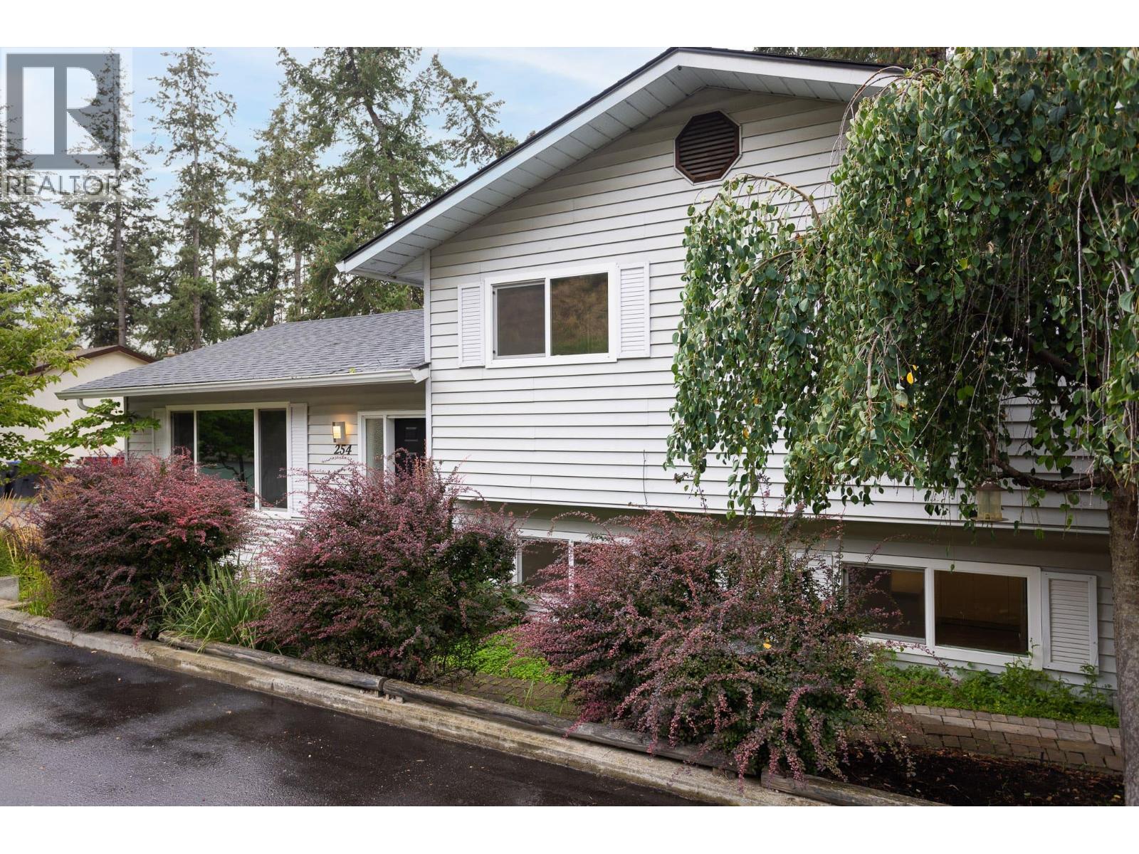Photo 2 of 254 Terrace Drive, Kelowna BC