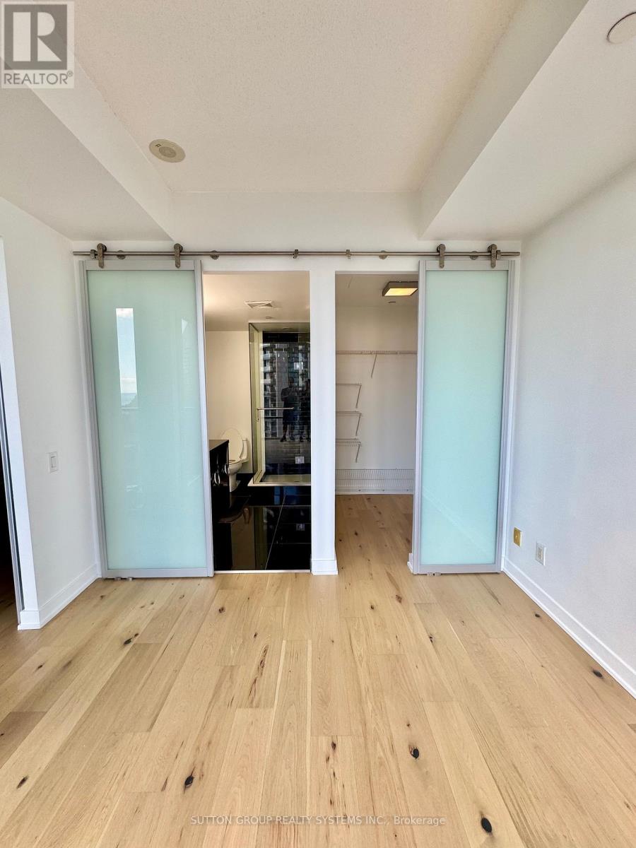 Photo 7 of 1807 88 Park Lawn Road, Toronto ON