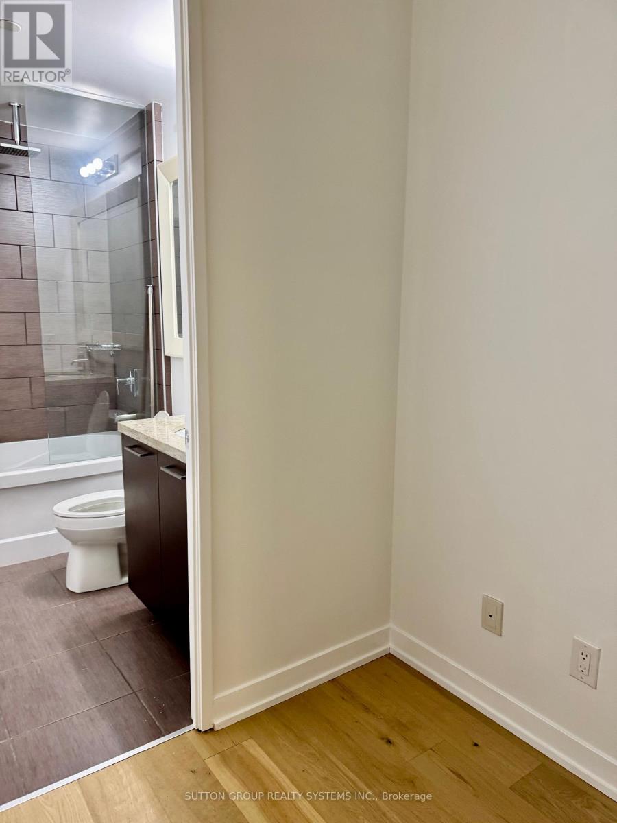 Photo 15 of 1807 88 Park Lawn Road, Toronto ON