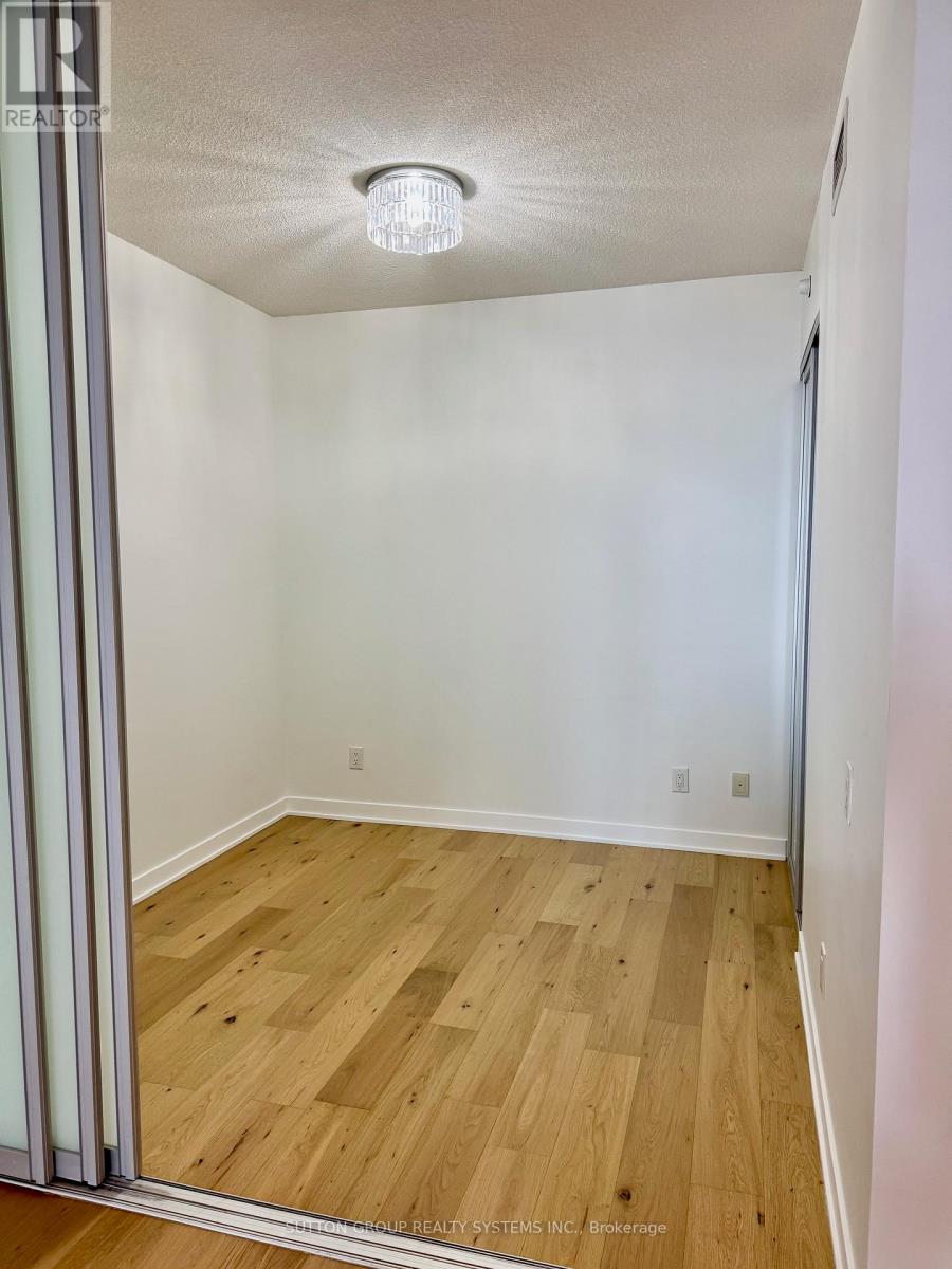 Photo 5 of 1807 88 Park Lawn Road, Toronto ON