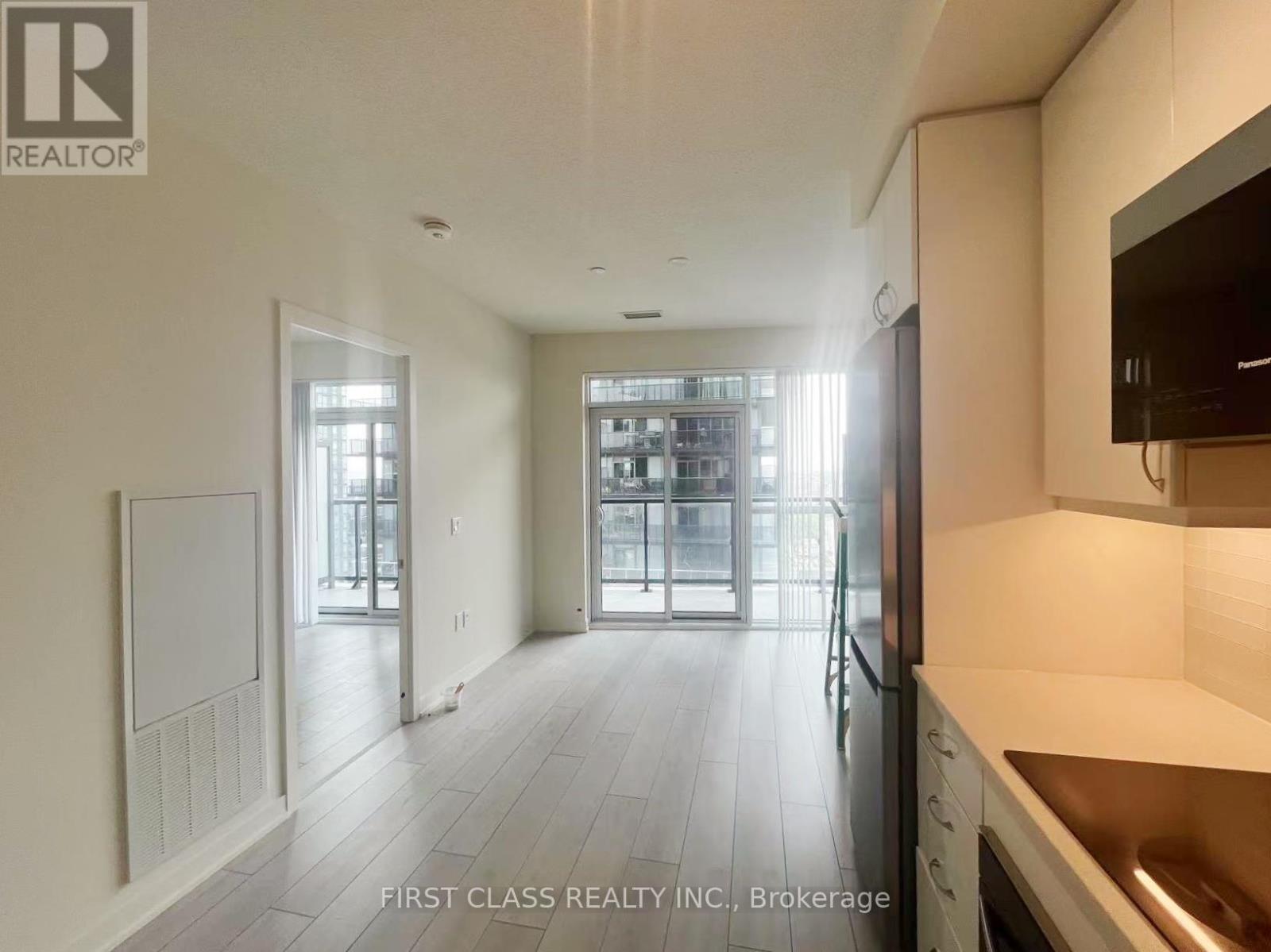 Photo 4 of 2106 38 Annie Craig Drive, Toronto ON