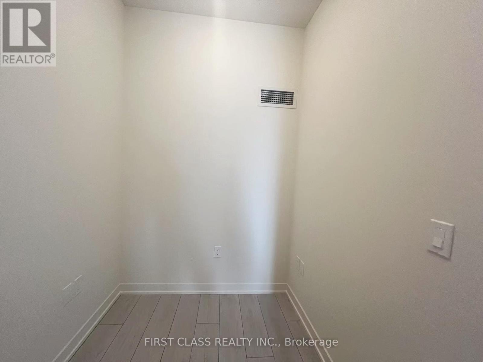 Photo 2 of 2106 38 Annie Craig Drive, Toronto ON