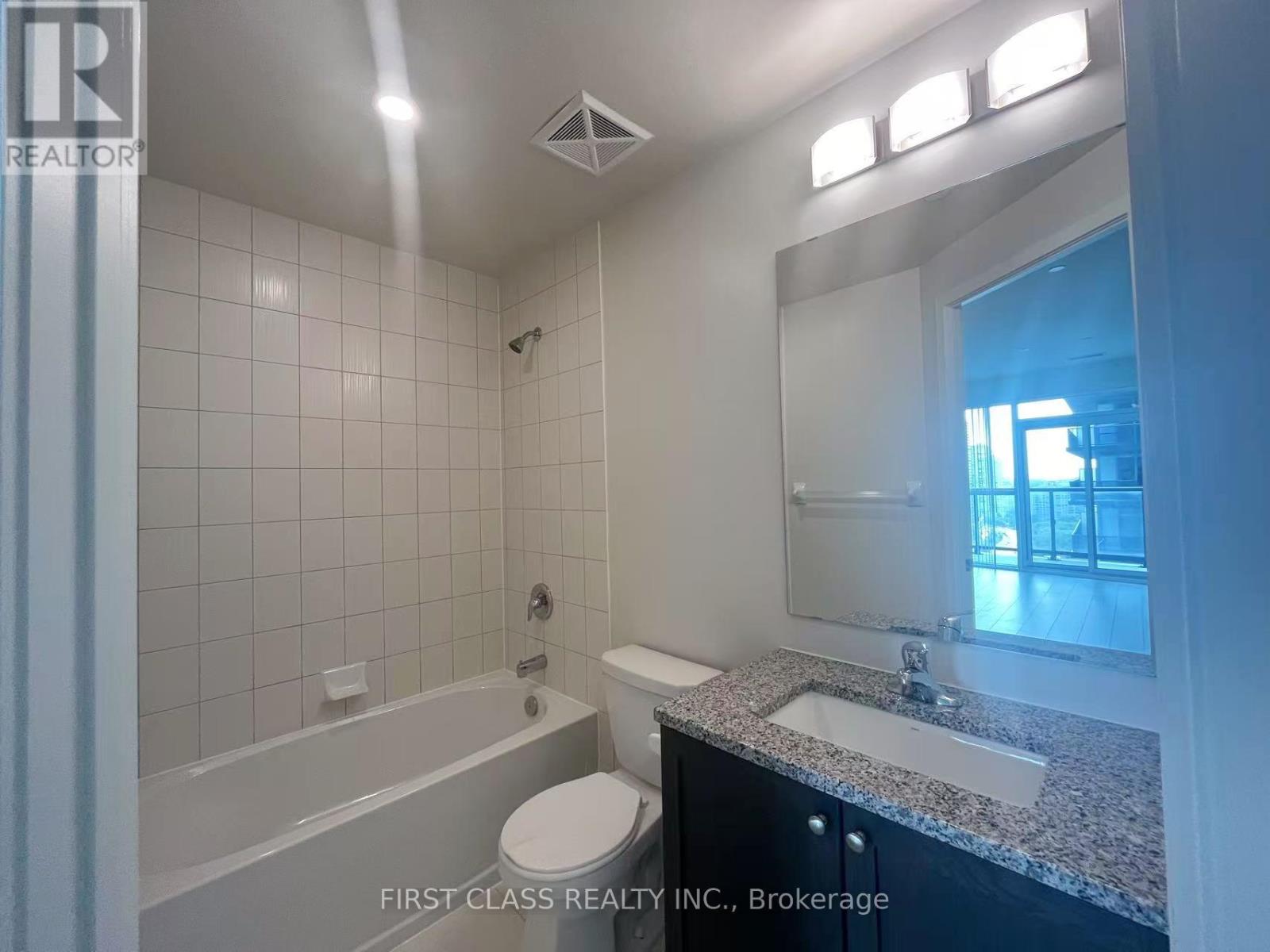 Photo 8 of 2106 38 Annie Craig Drive, Toronto ON