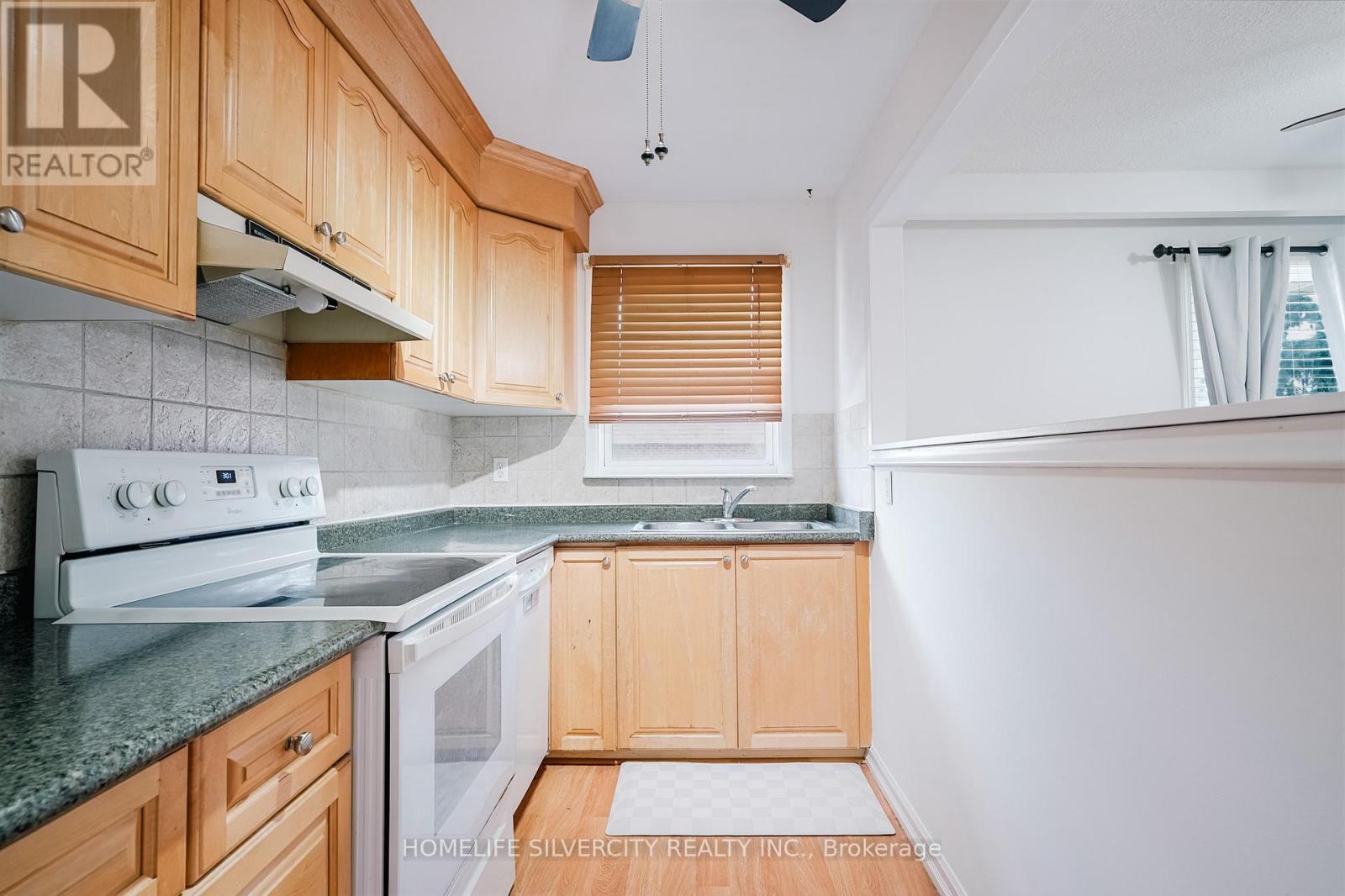 Photo 29 of 57 235 Bronte Street S, Milton ON