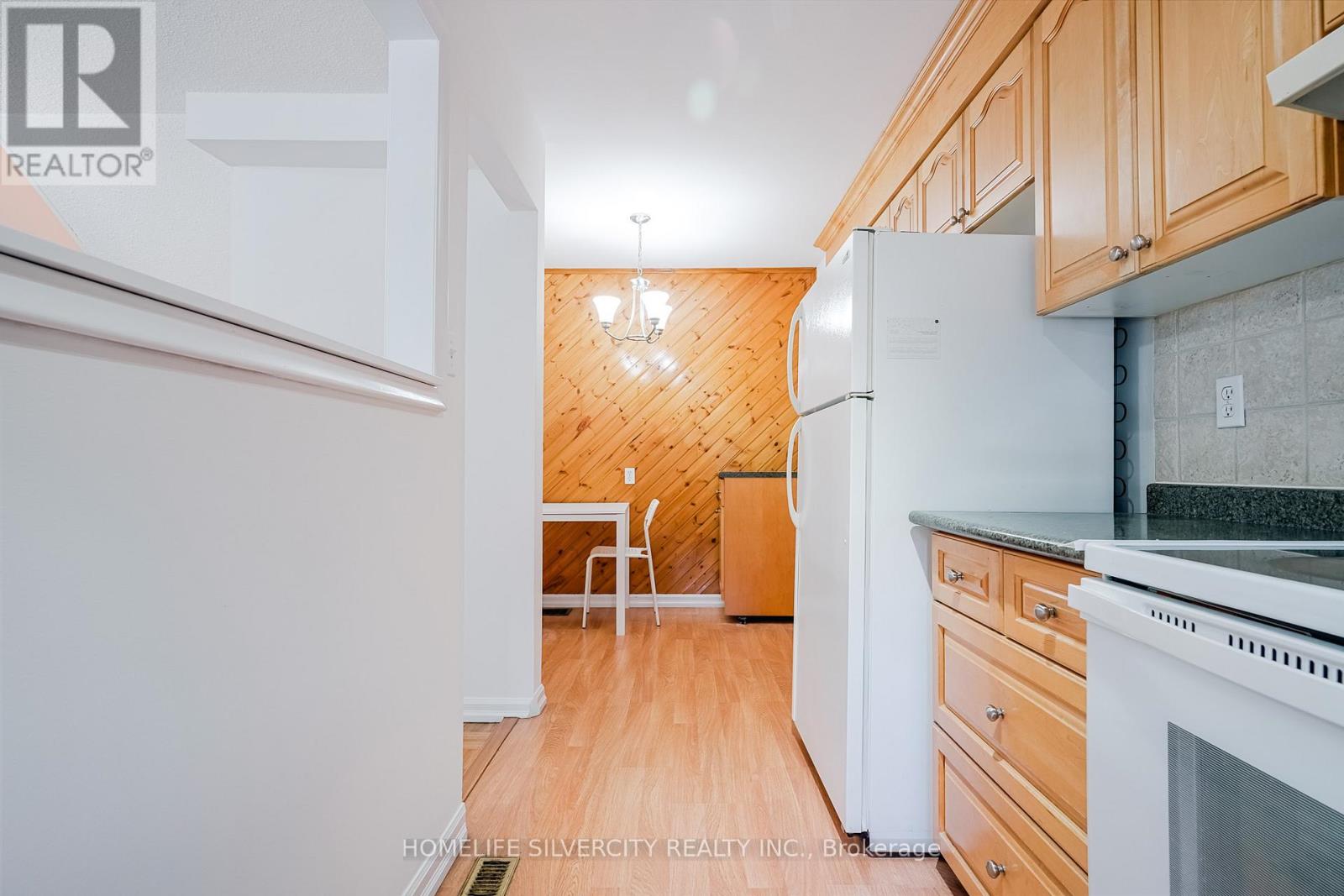 Photo 14 of 57 235 Bronte Street S, Milton ON