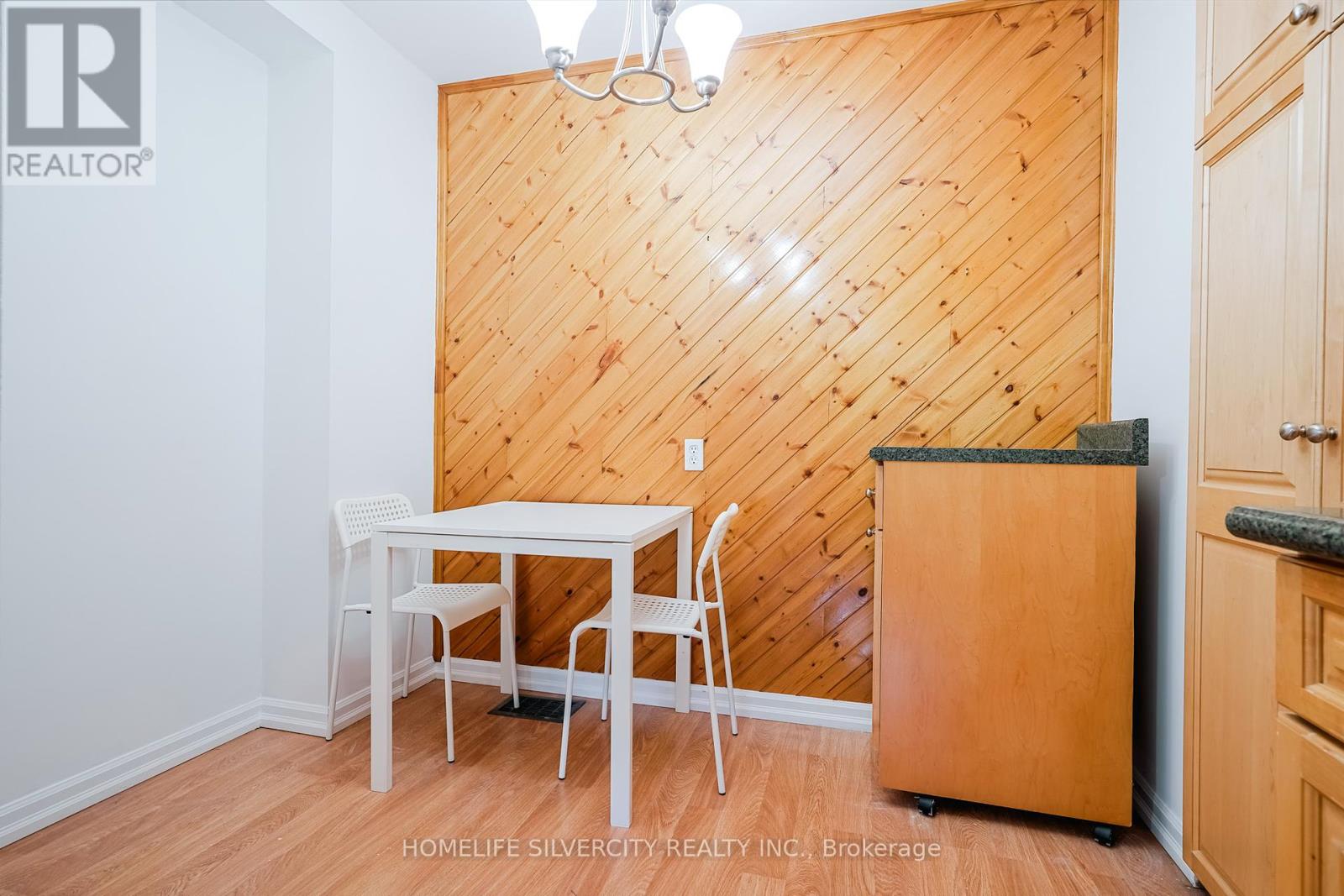Photo 31 of 57 235 Bronte Street S, Milton ON