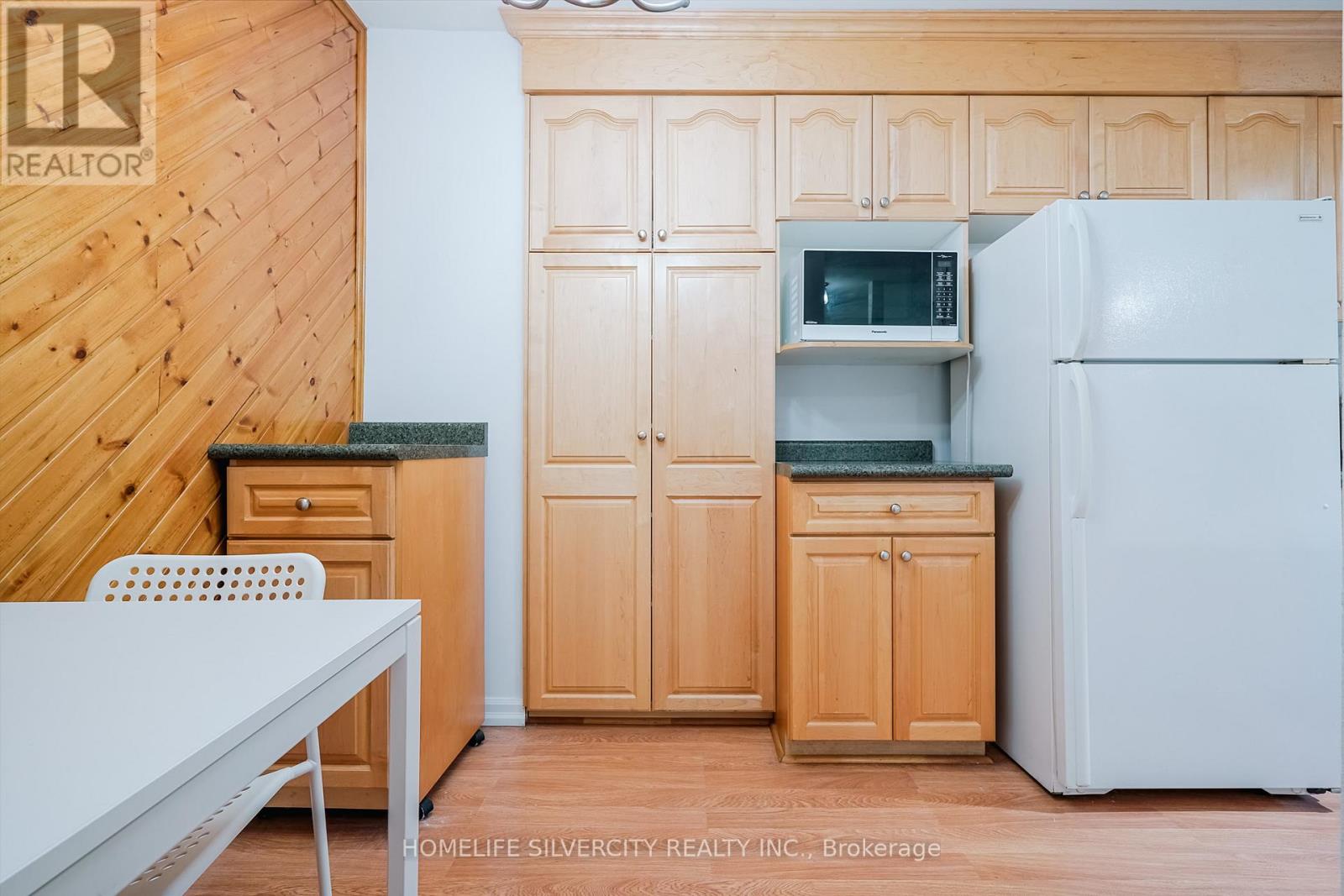 Photo 10 of 57 235 Bronte Street S, Milton ON