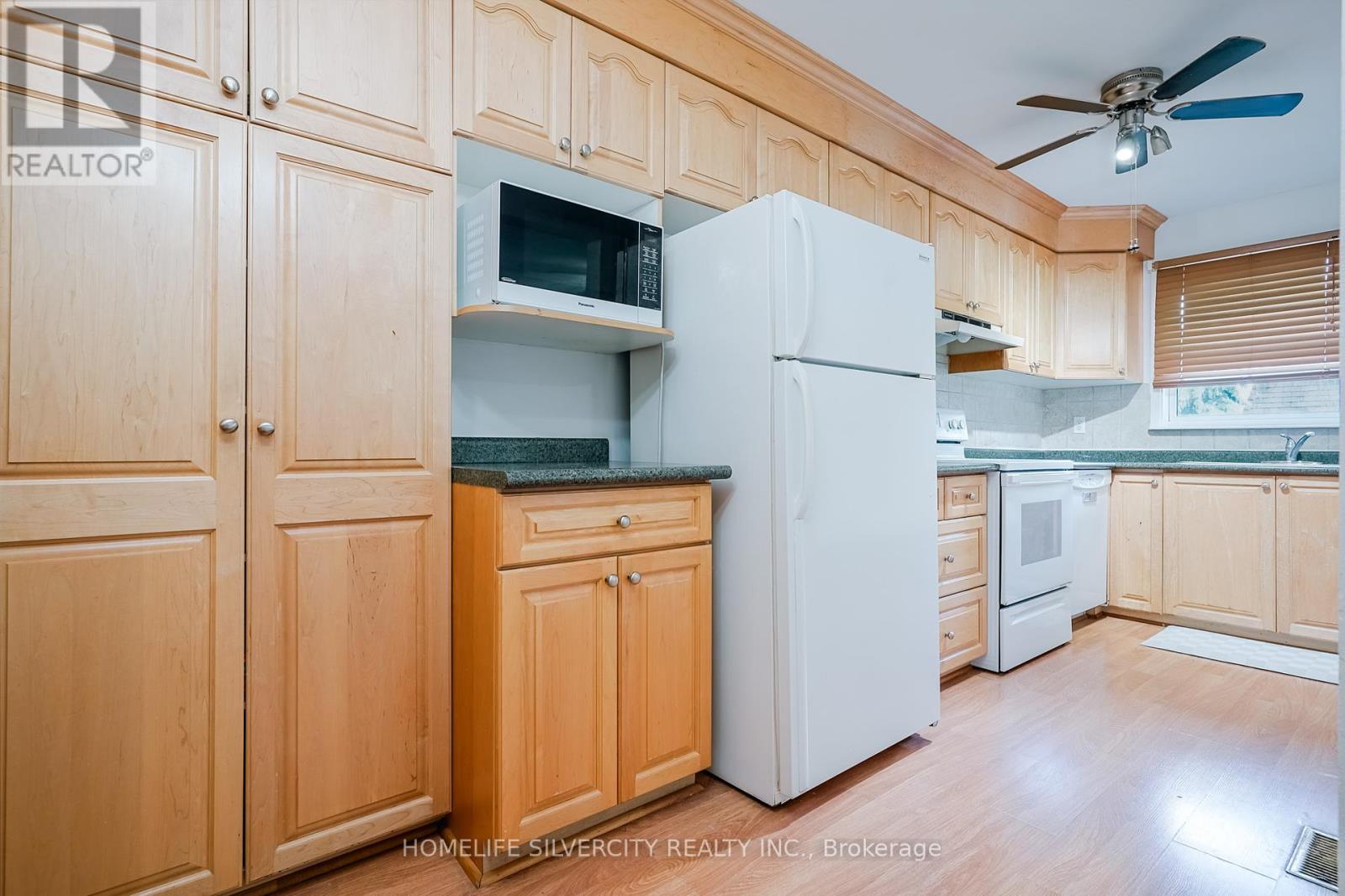 Photo 22 of 57 235 Bronte Street S, Milton ON