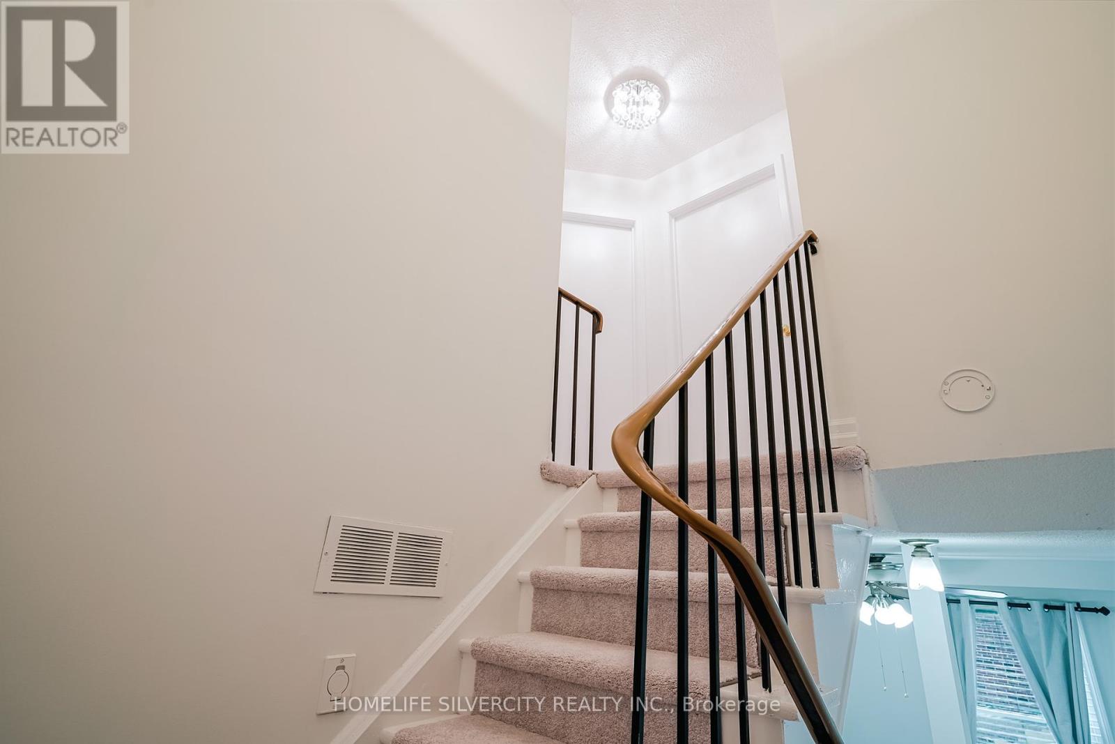 Photo 12 of 57 235 Bronte Street S, Milton ON
