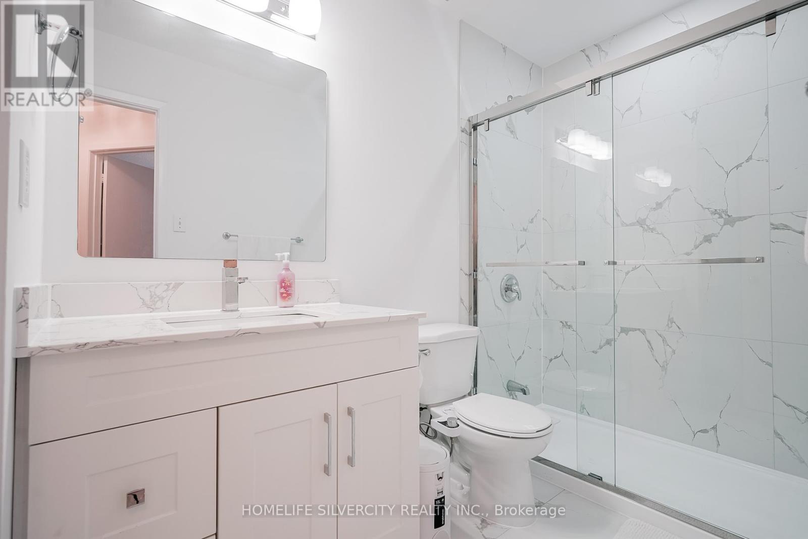 Photo 23 of 57 235 Bronte Street S, Milton ON