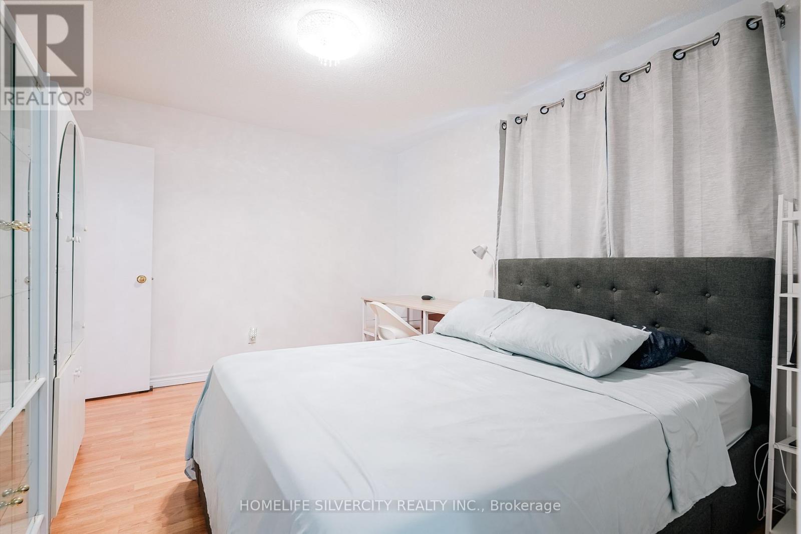 Photo 36 of 57 235 Bronte Street S, Milton ON