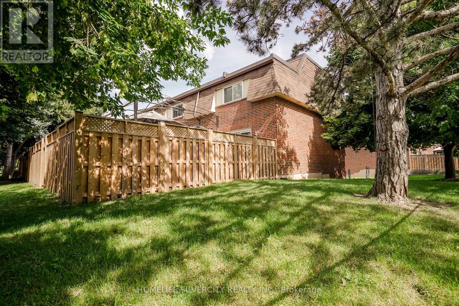 Photo 11 of 57 235 Bronte Street S, Milton ON