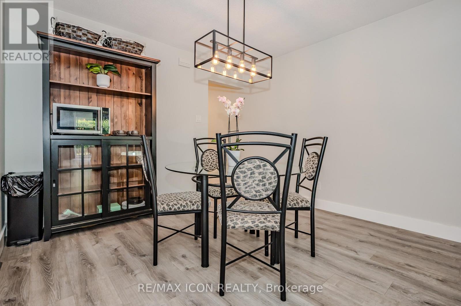 Photo 7 of 12 337 Kingswood Drive, Kitchener ON