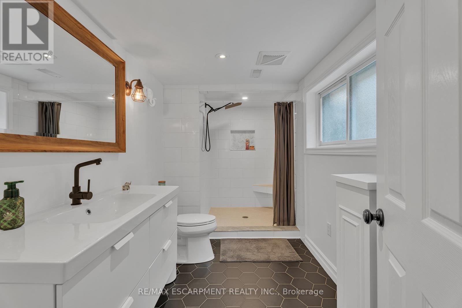 Photo 20 of 35 Hickery Place, Brantford ON