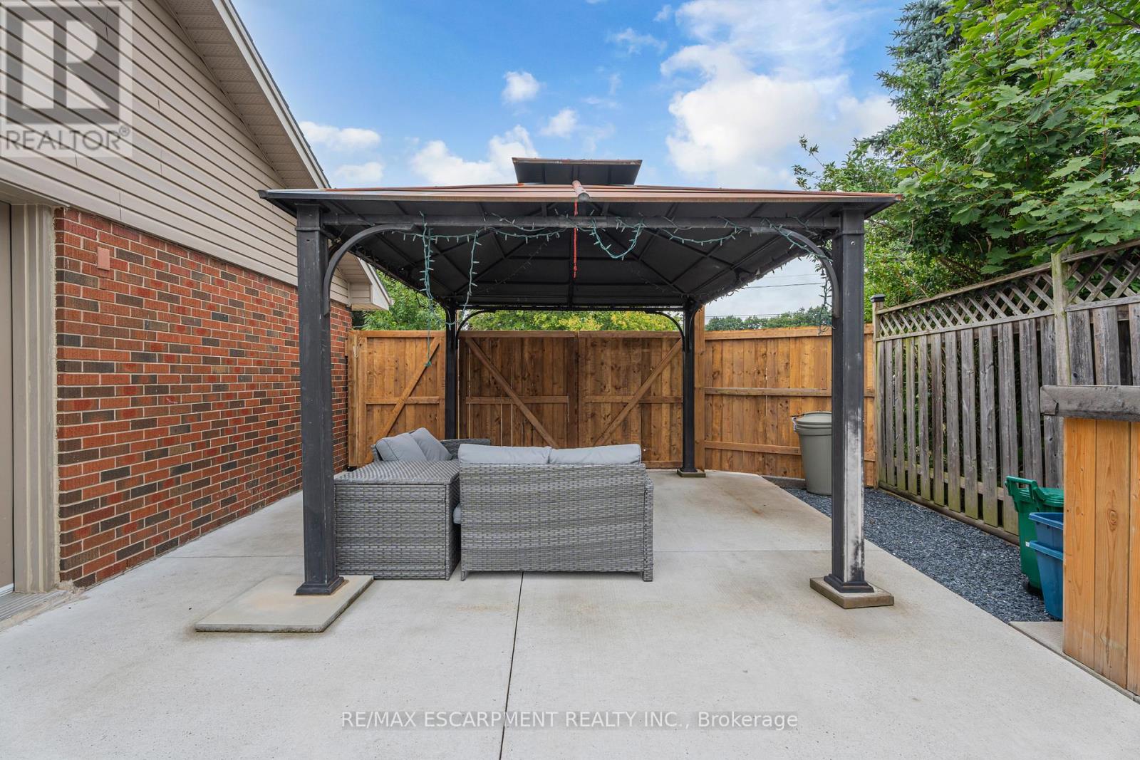 Photo 12 of 35 Hickery Place, Brantford ON