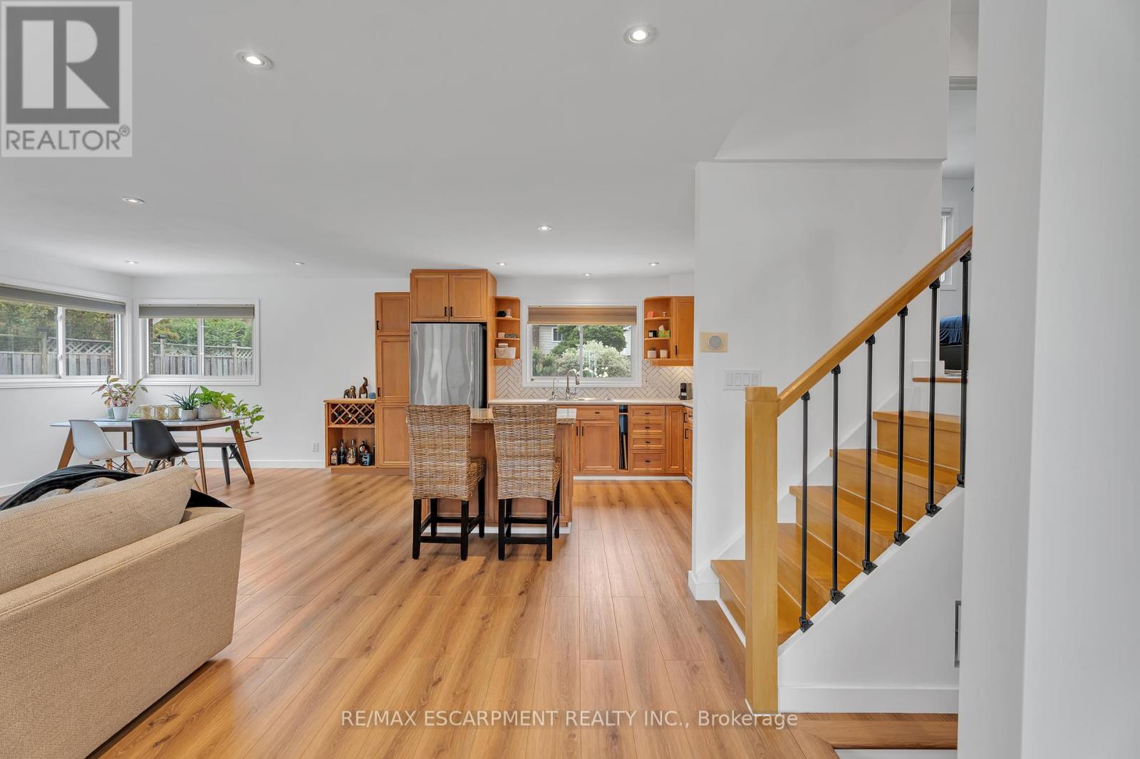 Photo 3 of 35 Hickery Place, Brantford ON