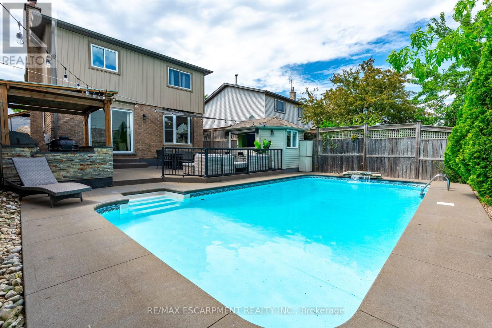 Photo 24 of 17 Tami Crescent, Grimsby ON
