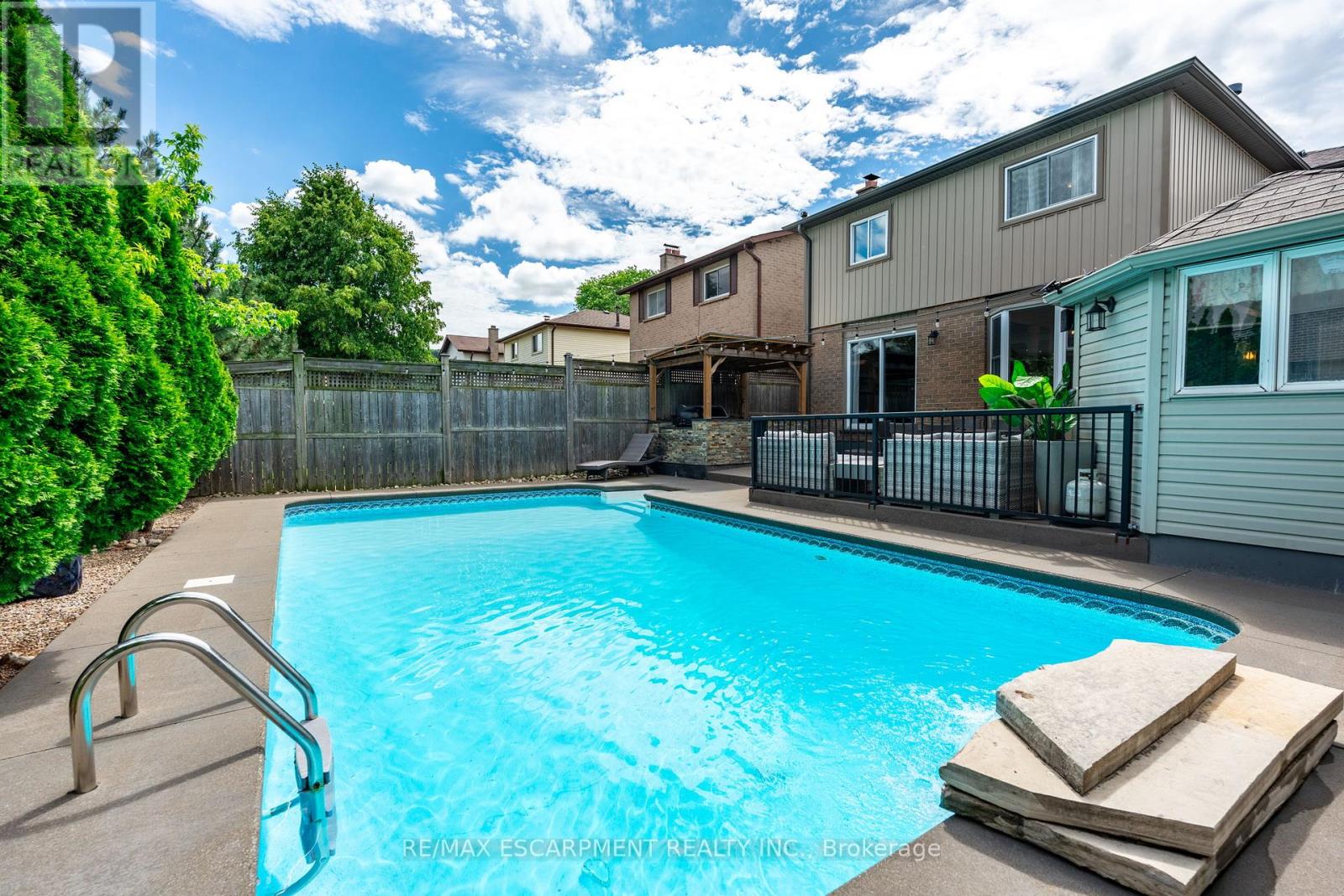 Photo 41 of 17 Tami Crescent, Grimsby ON