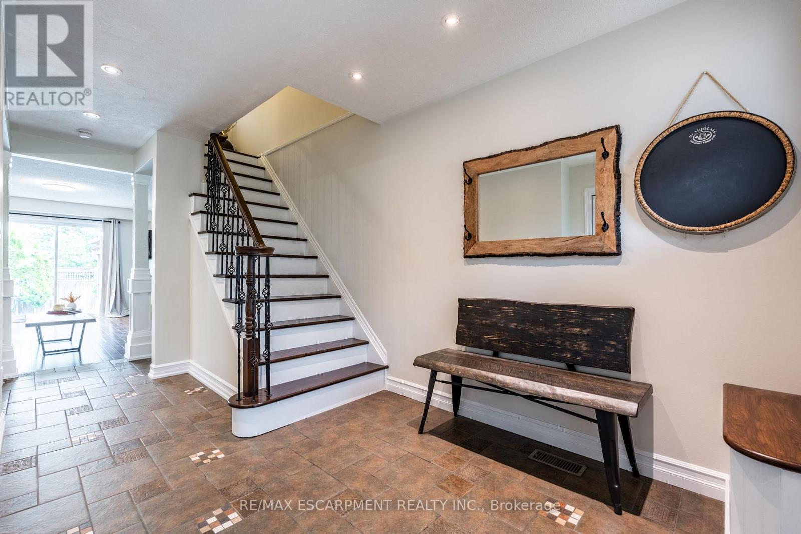 Photo 26 of 17 Tami Crescent, Grimsby ON