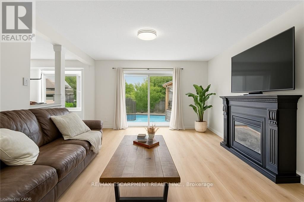 Photo 32 of 17 Tami Crescent, Grimsby ON