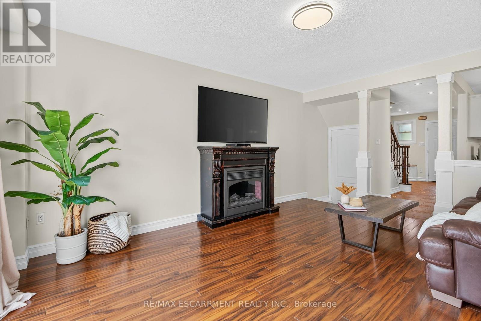 Photo 13 of 17 Tami Crescent, Grimsby ON