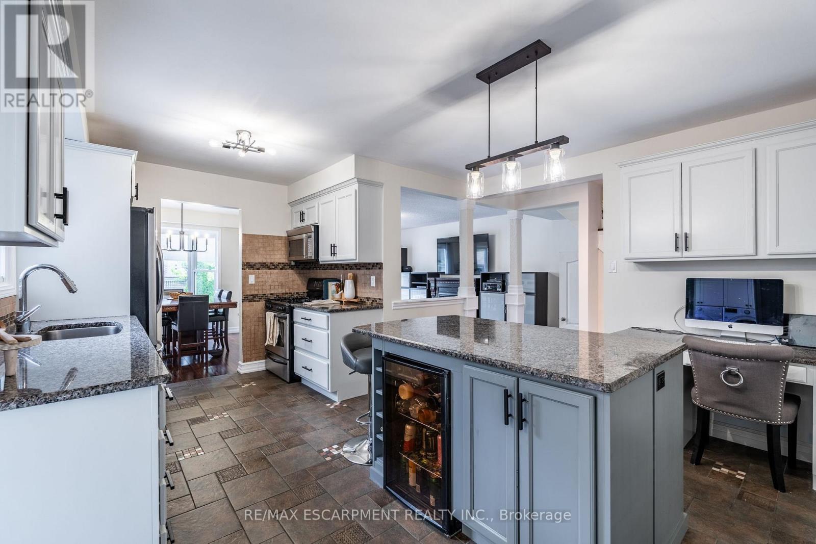 Photo 34 of 17 Tami Crescent, Grimsby ON